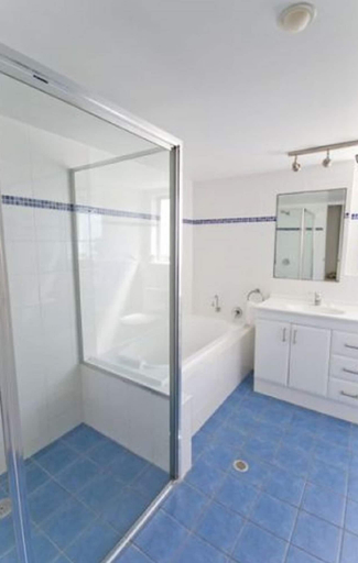 Bathroom, Suncrest 3, Clarence Valley- Coast
