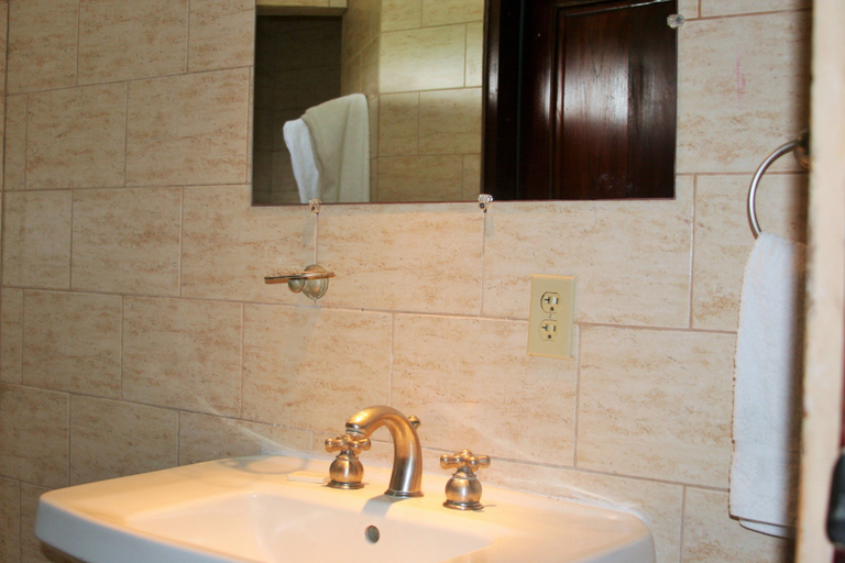 Bathroom 4, La Posada del Arcangel, Managua