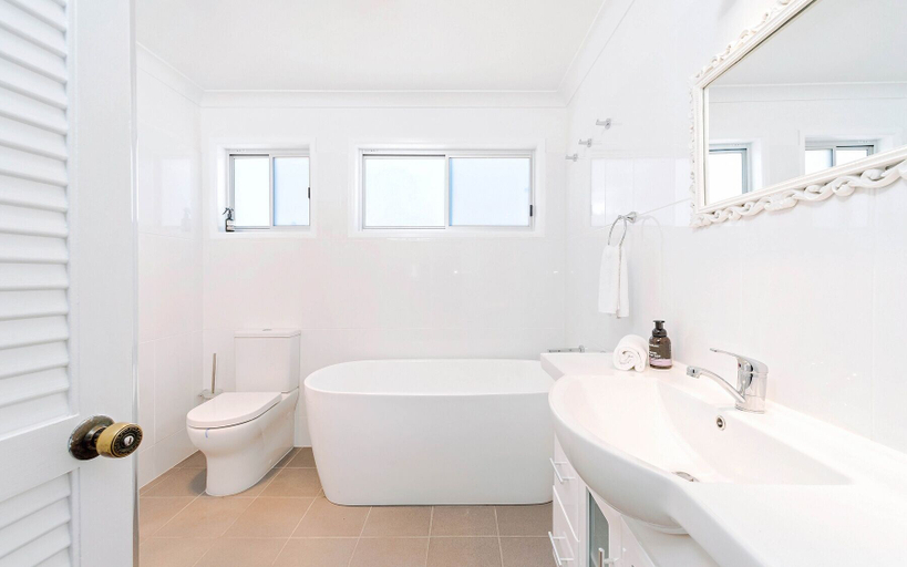 Bathroom 4, Pandanus, Clarence Valley- Coast
