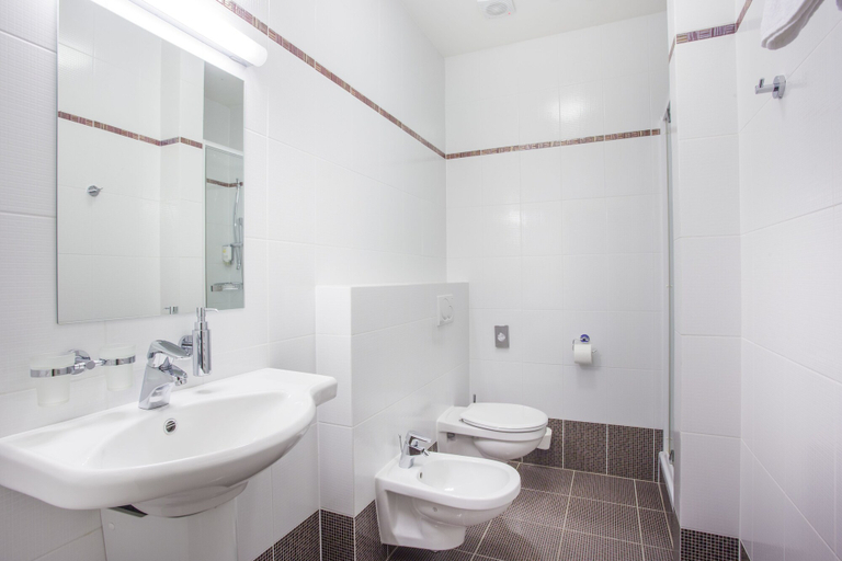Bathroom 4, Hotel Voyage, Praha 8