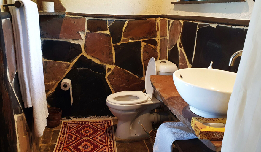 Bathroom, Leopards Lair Cottages, Kibwezi East
