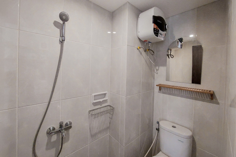 Bathroom 4, Comfortable and Simply Look Studio at Serpong Garden Apartment, Tangerang