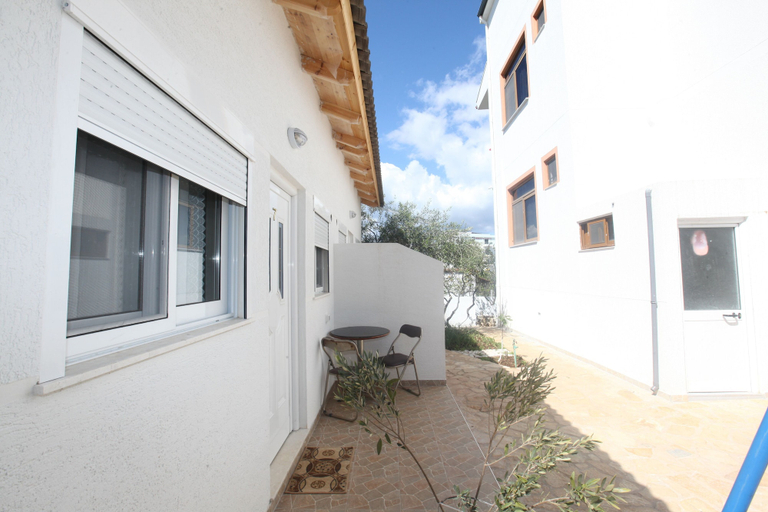 Others 4, Villa Oden, Sarandës