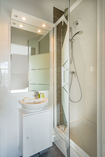 Bathroom 3, Les Villas du Spa, Côtes-d'Armor
