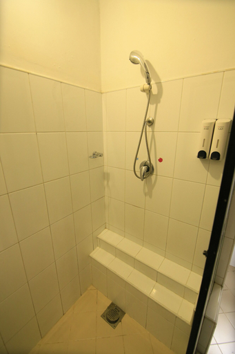 Bathroom 4, Singgah - Hostel, K.F.G. & G. Korale
