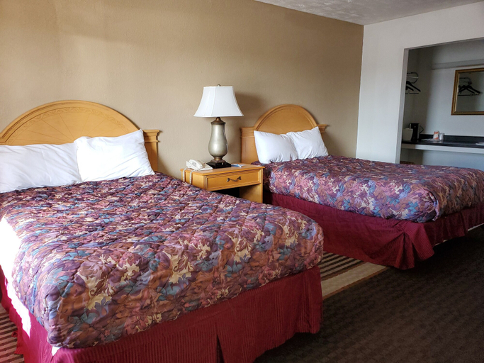 Bedroom 4, Rodeway Inn Brazil, Clay