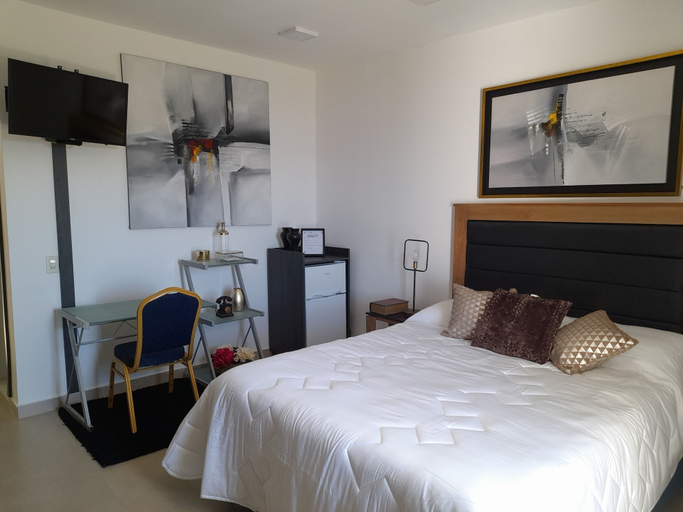 Bedroom 2, San Bernardino - La Casa del Cerro - Boutique Hotel, Water body
