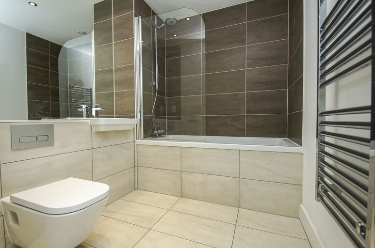 Bathroom 4, Orion Marina Sea View Parking by Brighton Holiday Lets, Brighton and Hove
