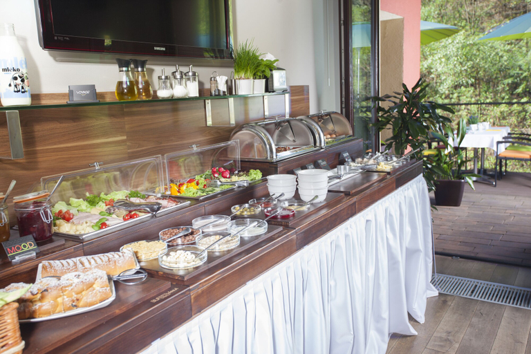 Food & Drinks 5, Hotel Voyage, Praha 8