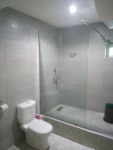 Bathroom 3, Eden Crest Hotel & Resort, Enugu North