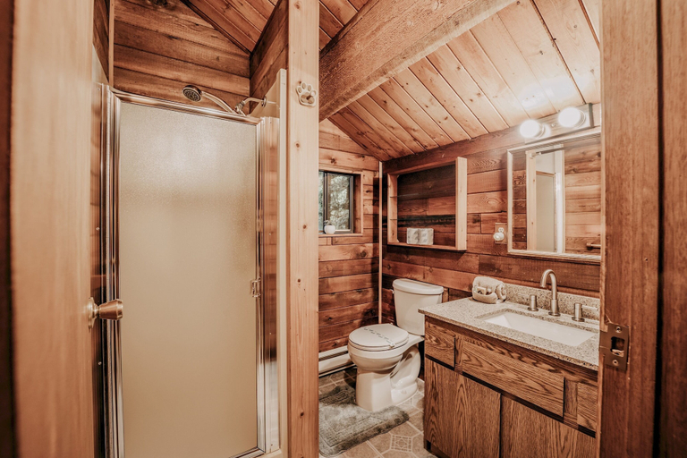 Bathroom 3, 26SL - Hot Tub - BBQ - Game Room - Dishwasher - Sleeps 8, Whatcom