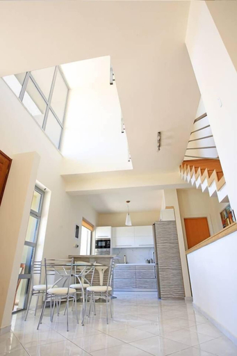 Others 5, Seafront home 4' walk to private beach, Crete