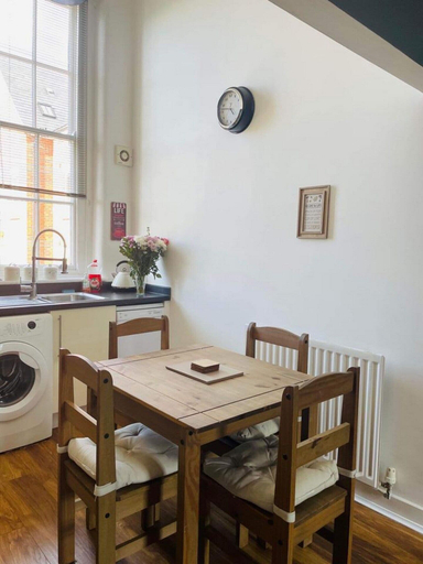 Others 5, 2 Bed Self Contained Apartment Wrexham, Wrexham
