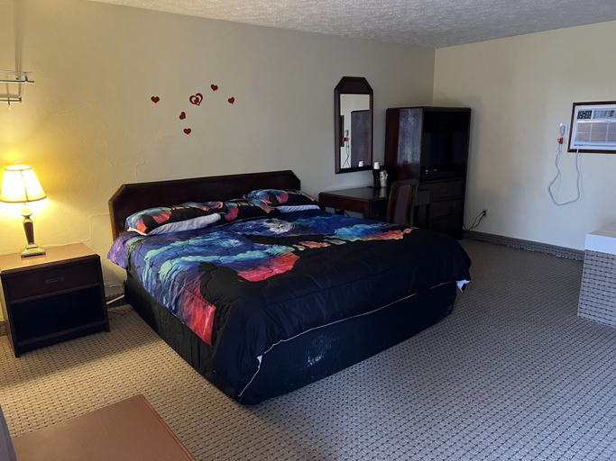 Bedroom 2, Motel Boutique by Wolf Inn, Erie