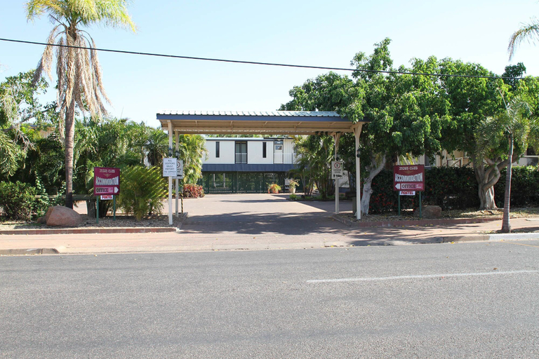 Exterior & Views 2, Irish Club Accommodation, Mount Isa