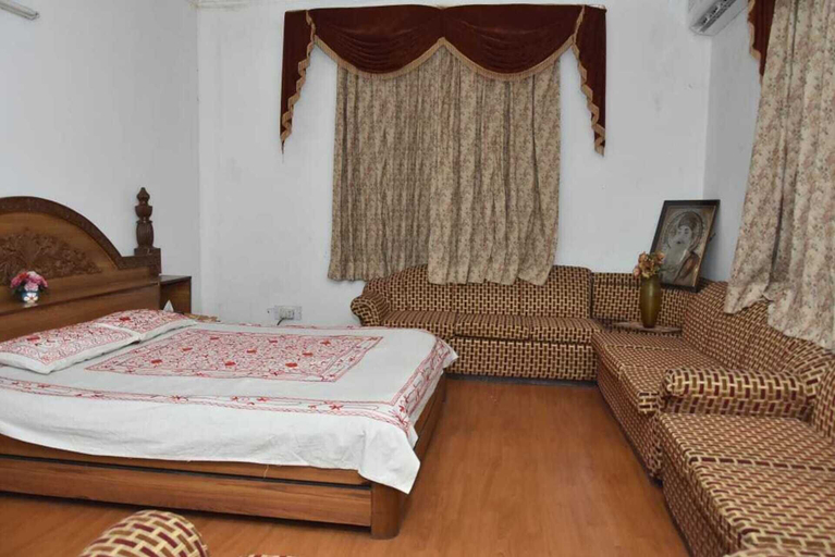 Bedroom 3, Remarkable 6-bedroom Farmhouse in South Delhi, Delhi