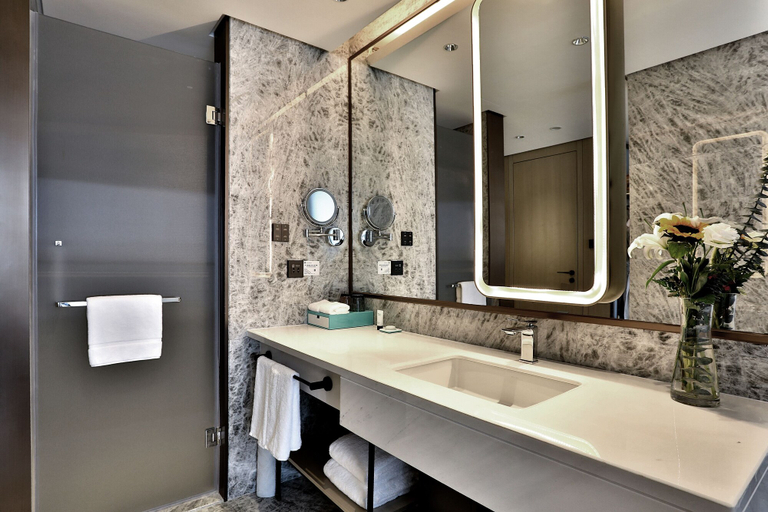Bathroom 5, Wyndham Garden Hangzhou Yuhang, Hangzhou