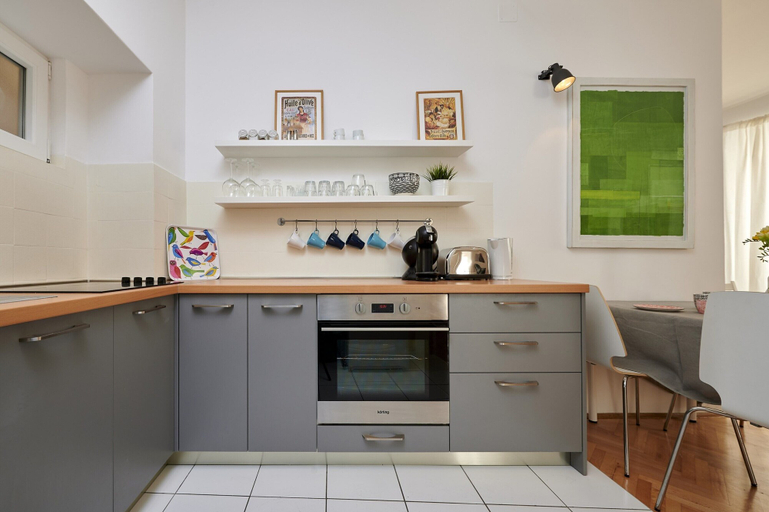 Others 5, Apartment Tin, Trogir