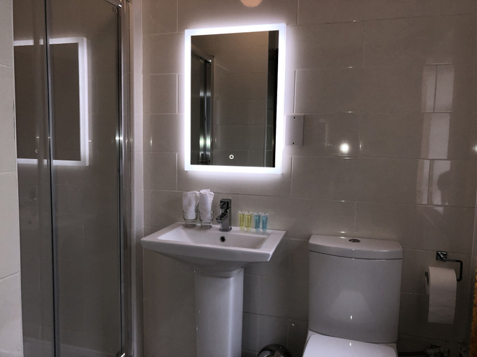 Bathroom 3, Tully's Hotel