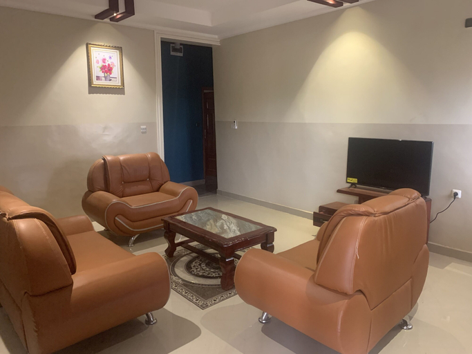 Others 4, Latitude Guest House, Mfoundi