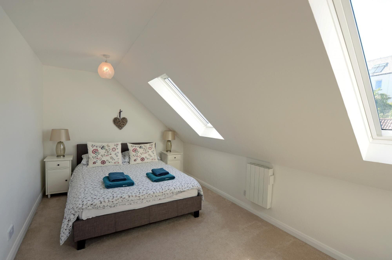 Bedroom 3, Gone to the Beach - Sea Views, Direct Beach Access, Pembrokeshire