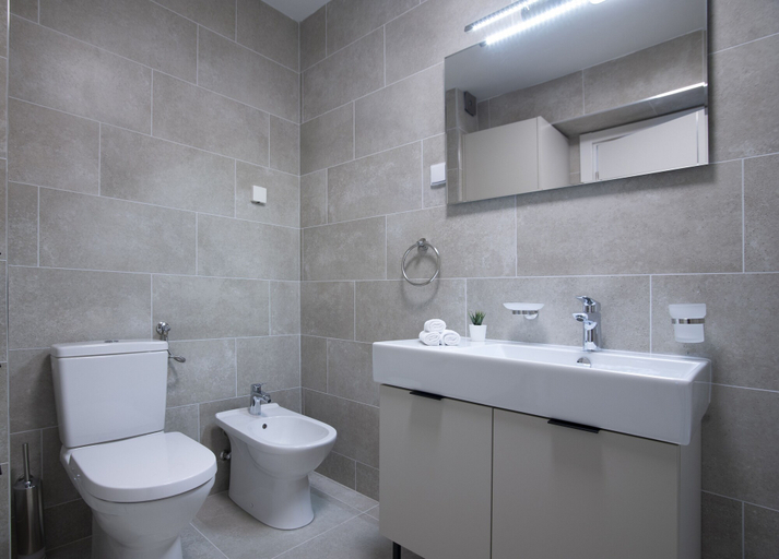 Bathroom 2, Fontana SFR