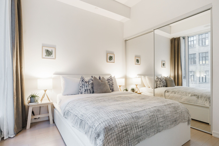 Bedroom 2, Sarkar Suites - Peter Street, Toronto