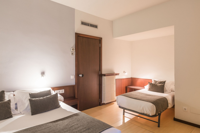 Bedroom 3, Hotel Empordà, Girona