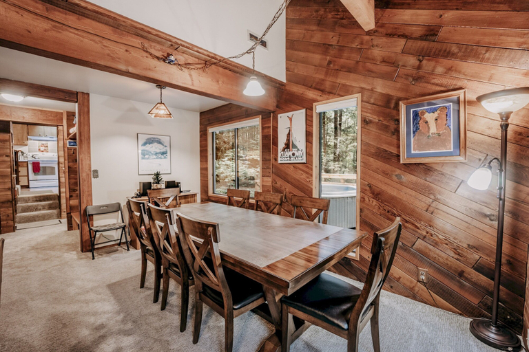 Food & Drinks, 26SL - Hot Tub - BBQ - Game Room - Dishwasher - Sleeps 8, Whatcom