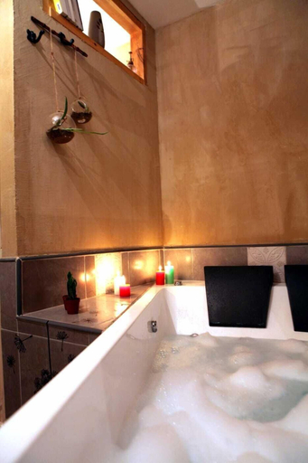 Bathroom 3, Hamakom Belrom