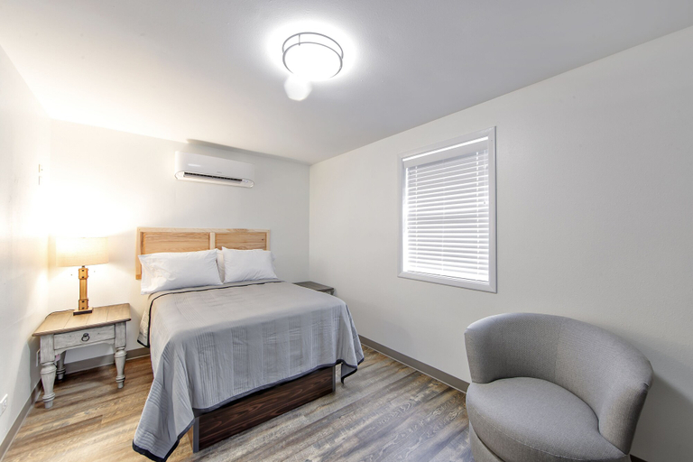 Bedroom 2, Southern Breeze Lodge, Lafourche