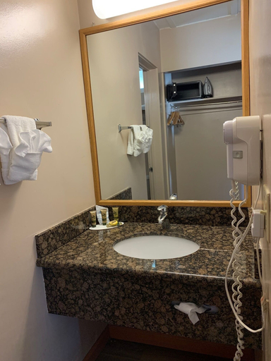 Bathroom 3, Olive Tree Inn & Suites, a Howard Johnson by Wyndham, San Luis Obispo