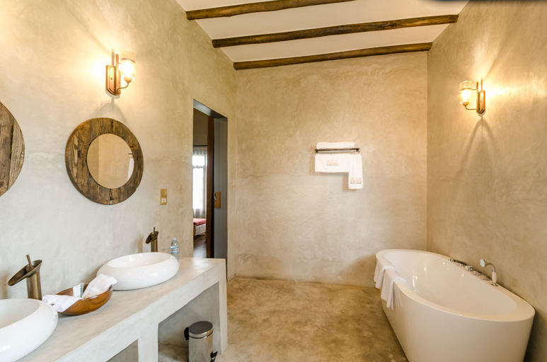 Bathroom 4, Emburara Farm Lodge, Kashari