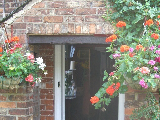 Exterior & Views 2, Ash Farm Country Guest House, Trafford