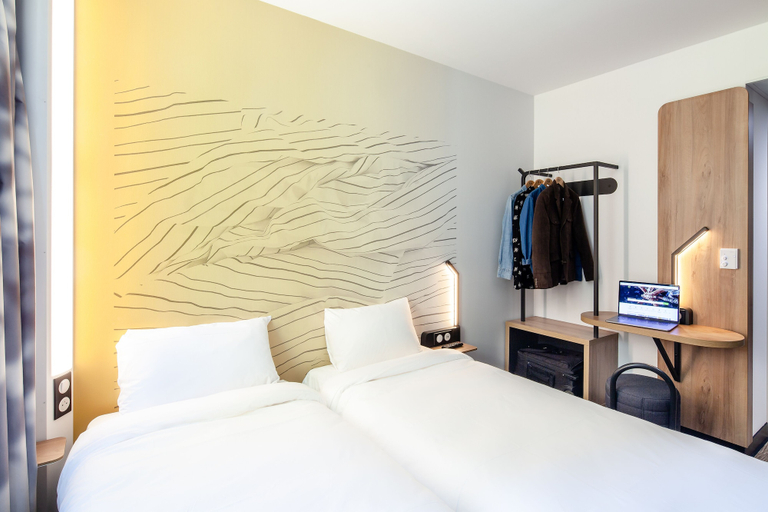 Bedroom 3, B&B HOTEL Evian Publier, Haute-Savoie