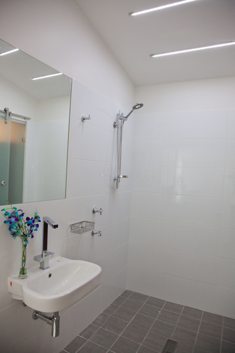 Bathroom 4, Grand Hotel Wyong, Wyong - South and West