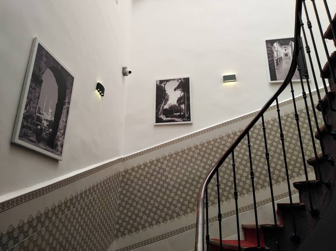 Others 4, Hotel de la Poste, Bouzareah