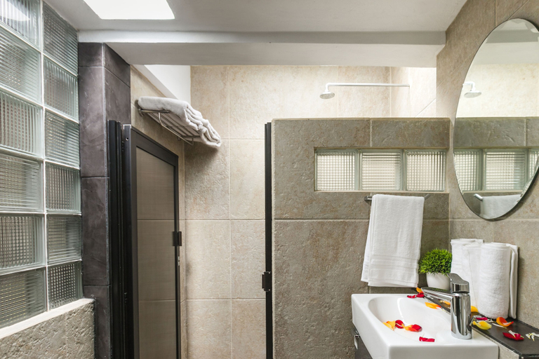 Bathroom 3, Suite Studio Serviced Apartments, Mérida