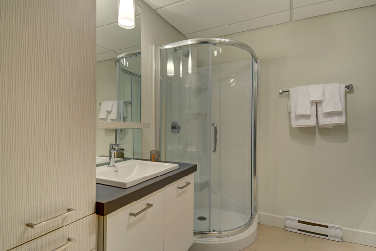 Bathroom 3, Corporate Stays La Garde Apartments, Communauté-Urbaine-de-Québec