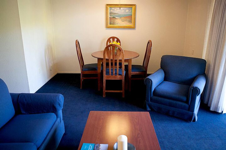 Others 4, Coral Reef Inn & Suites, Alameda