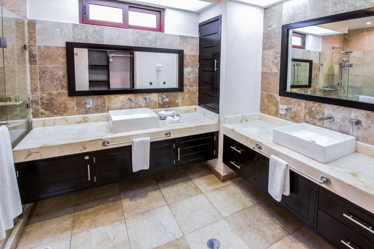 Bathroom 3, Ocean Front PH 3 bedrooms high floor at EL FARO by DPM, Cozumel