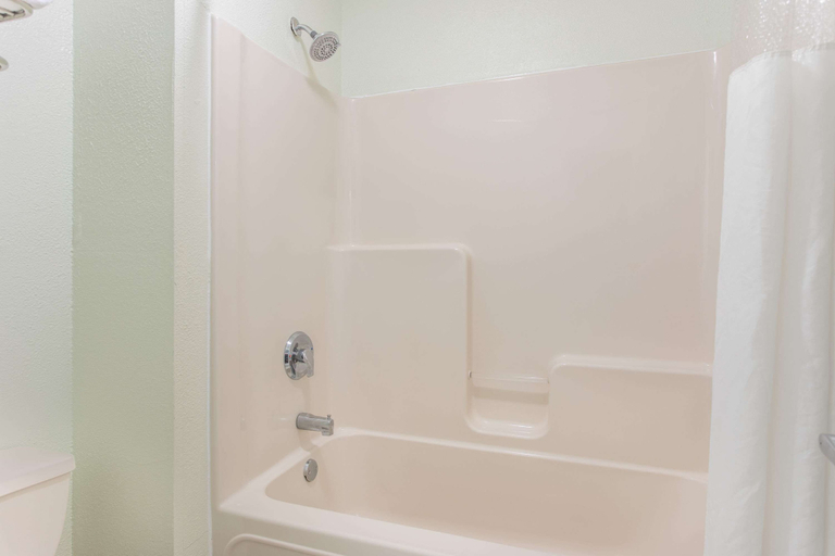 Bathroom 4, Baymont by Wyndham Helen, White