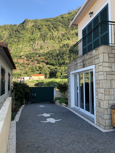 Exterior & Views, Charming 2-bed House in Ponta Delgada, São Vicente