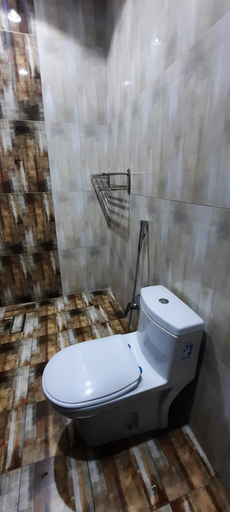 Bathroom, Golden Joan