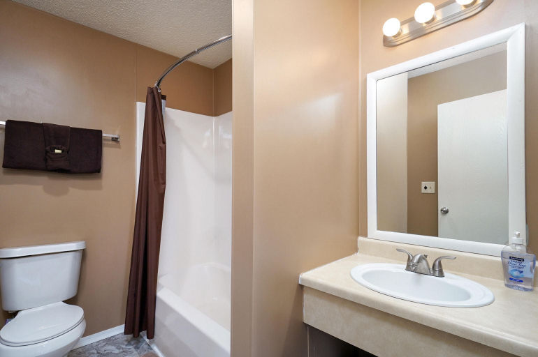 Bathroom 4, Rocky's Retreat, Stone