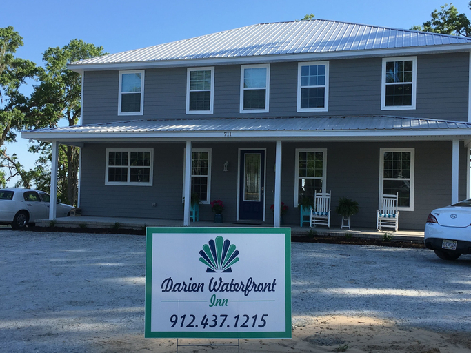 Exterior & Views 2, Darien Waterfront Inn, McIntosh