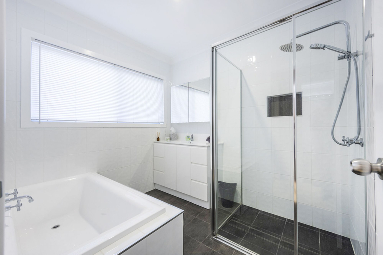 Bathroom, Family Tides, Clarence Valley- Coast