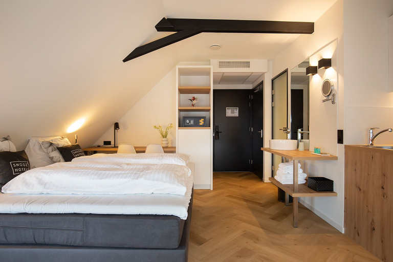 Bedroom 4, Snoozz Hotels, Bolsward