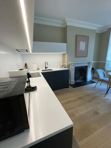 Others 3, Central 1 Bedroom Apartment in Farringdon, London