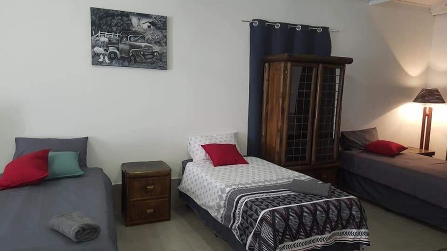 Bedroom 2, Klein Parys, Fezile Dabi